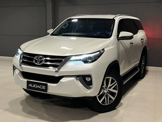TOYOTA HILUX SW4 2.8 SRX 4X4 16V TURBO INTERCOOLER DIESEL 4P AUTOMÁTICO TOYOTA HILUX SW4 2.8 SRX 4X4 16V TURBO INTERCOOLER DIESEL 4P AUTOMÁTICO
